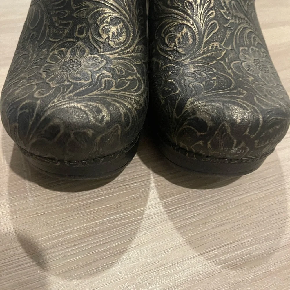 Dansko Professional Slip-On Clogs for Women - Rocker Sole and size 37 - Picture 2 of 6